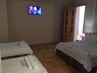 Гостевой дом HOTEL COMFORT Кутаиси Двухместный номер с 1 кроватью или 2 отдельными кроватями-1