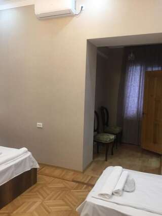 Гостевой дом HOTEL COMFORT Кутаиси Двухместный номер с 1 кроватью или 2 отдельными кроватями-7