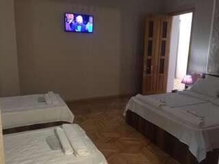 Гостевой дом HOTEL COMFORT Кутаиси Двухместный номер с 1 кроватью или 2 отдельными кроватями-9