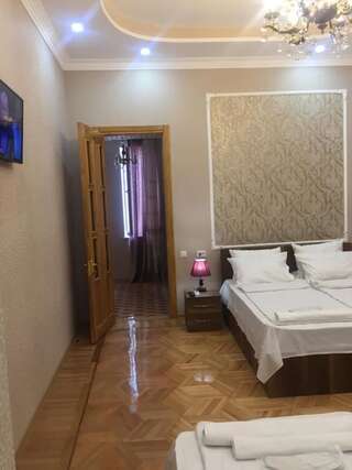 Гостевой дом HOTEL COMFORT Кутаиси Двухместный номер с 1 кроватью или 2 отдельными кроватями-17