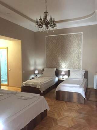 Гостевой дом HOTEL COMFORT Кутаиси Двухместный номер с 1 кроватью или 2 отдельными кроватями-21
